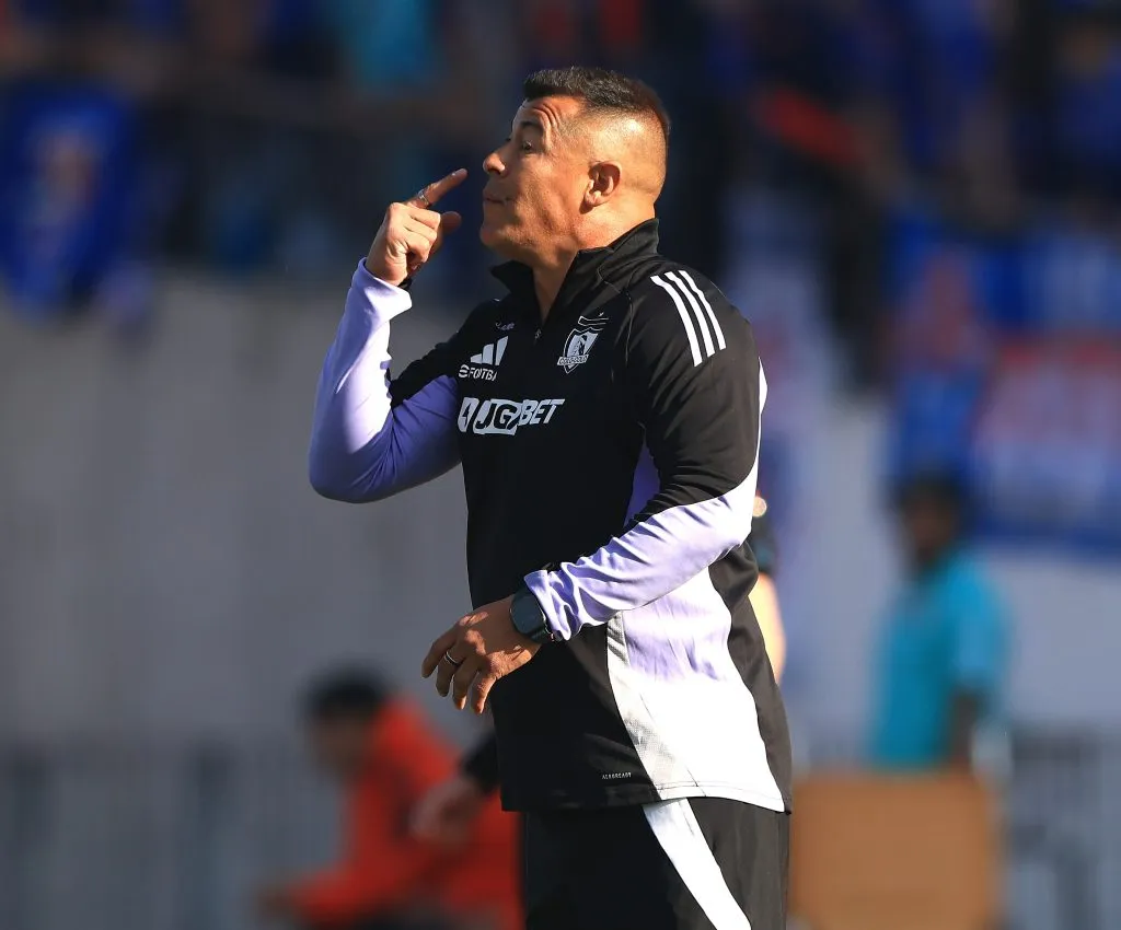 Eduardo Loyola se cuadró con Jorge Almirón tras sus polémicos dichos por los cobros en el Superclásico. 