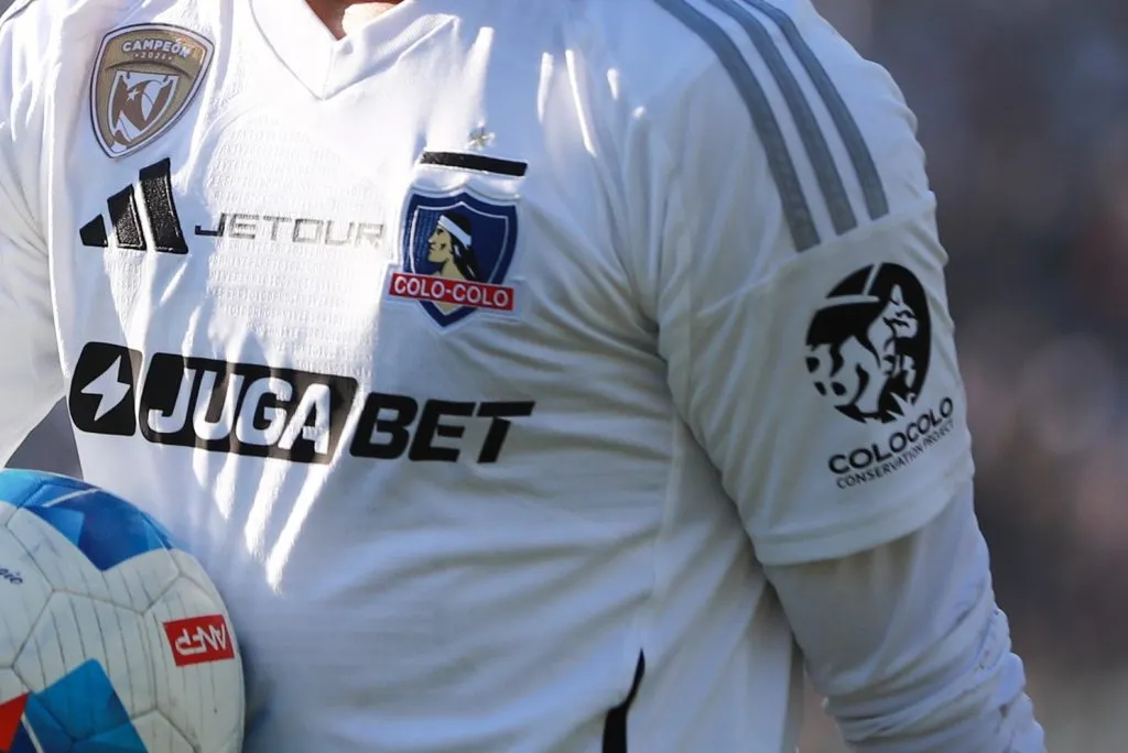 El Cacique lució una noble campaña en su manga izquierda. Imagen: Photosport.