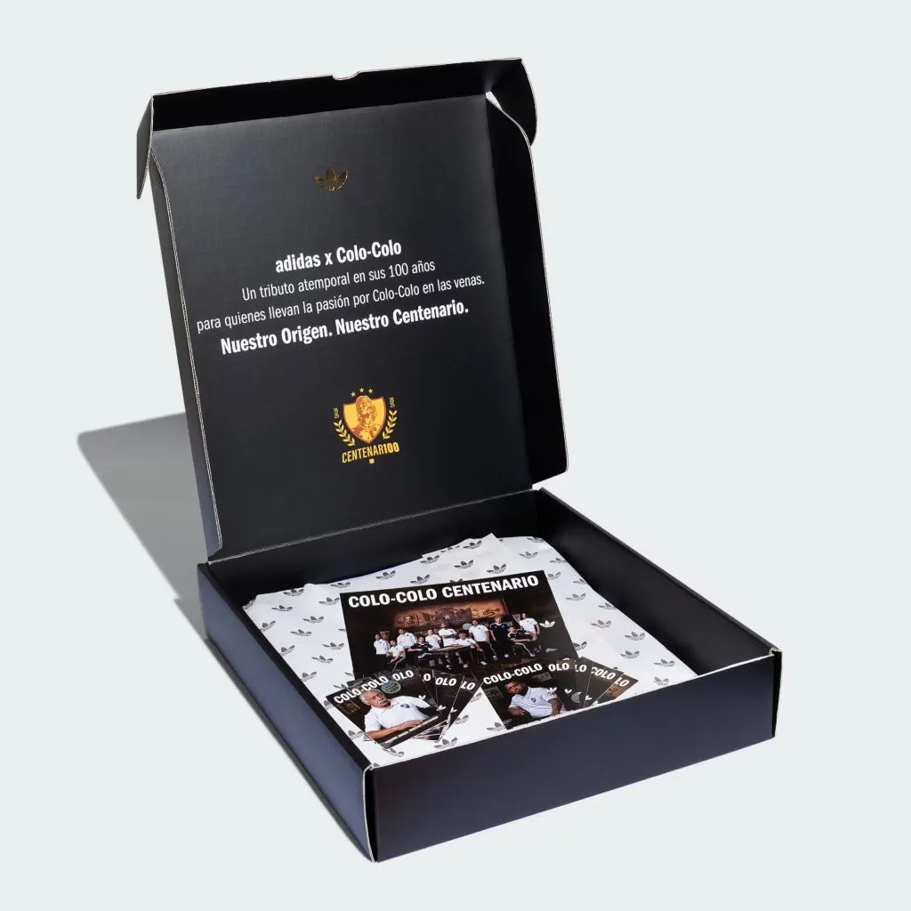 La caja donde vendrá la nueva camiseta edición especial de Colo Colo. Imagen: Adidas.