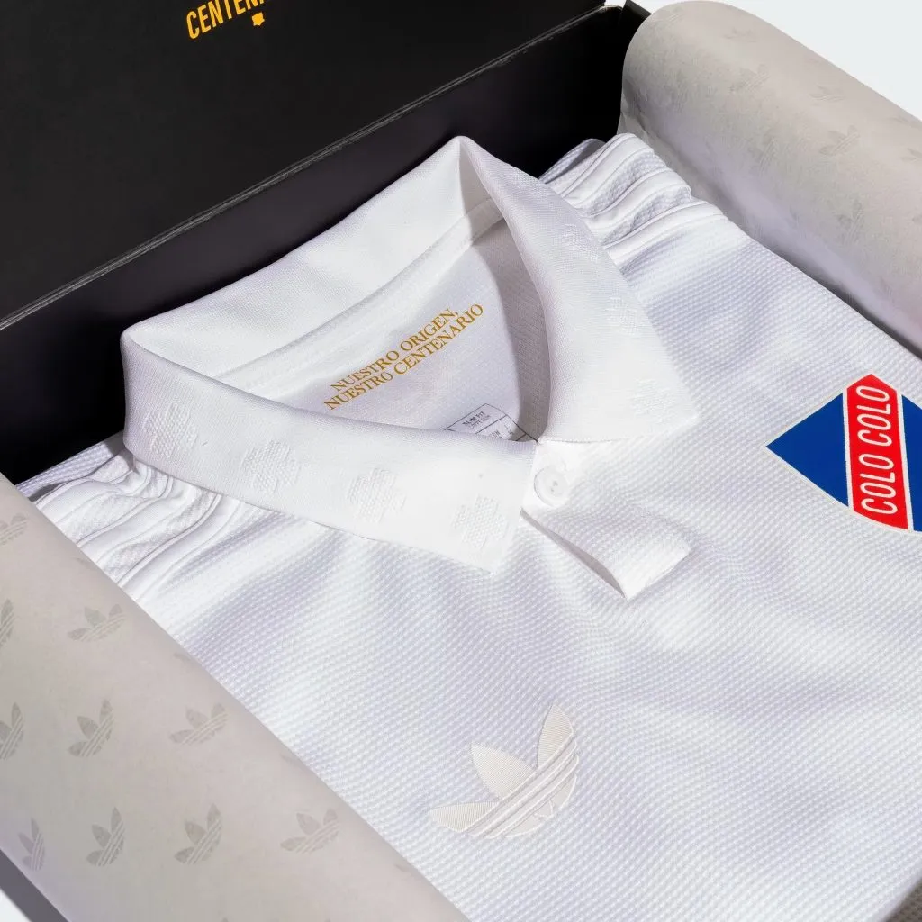 La frase Nuestro origen, nuestro Centenario que estará ubicado en la parte interior. Imagen: Adidas