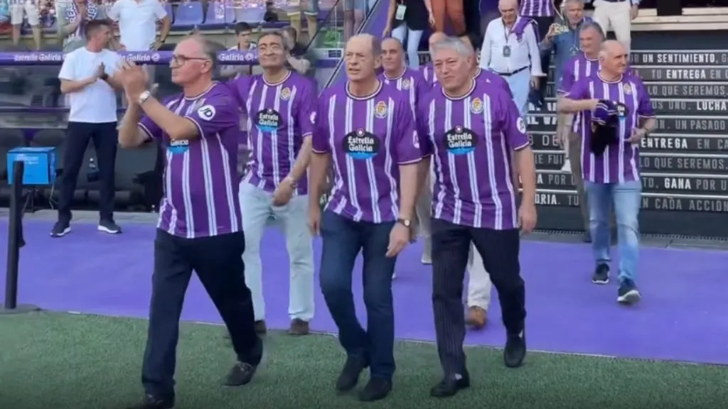 En el 2024, Patricio Yáñez fue homenajeado por el Real Valladolid junto al plantel campeón de 1984. Imagen: Archivo