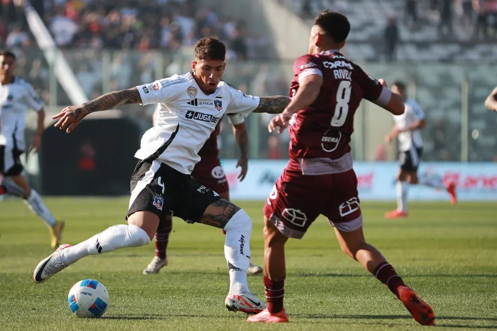 El defensor uruguayo en el partido frente a Deportes La Serena. (Foto: Photosport)