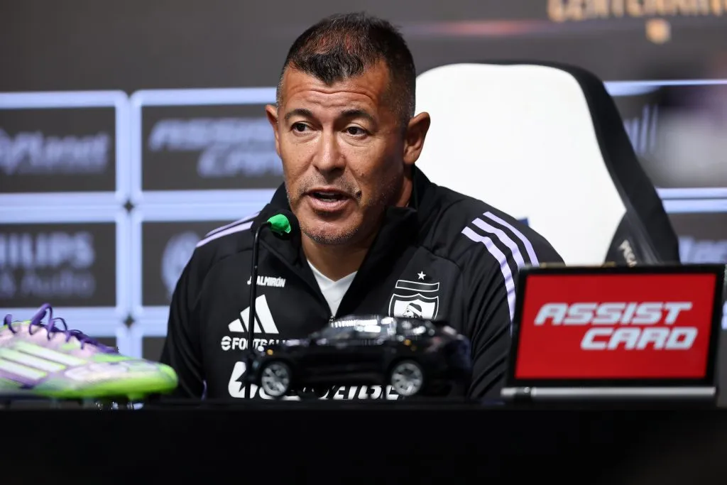 El estratega argentino criticó con dureza el estado en que se encuentra el terreno de juego del Estadio Jorge Silva Valenzuela de San Fernando. 