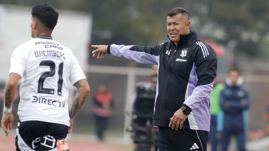 Jorge Almirón vuelve a tambalear en Colo Colo. 