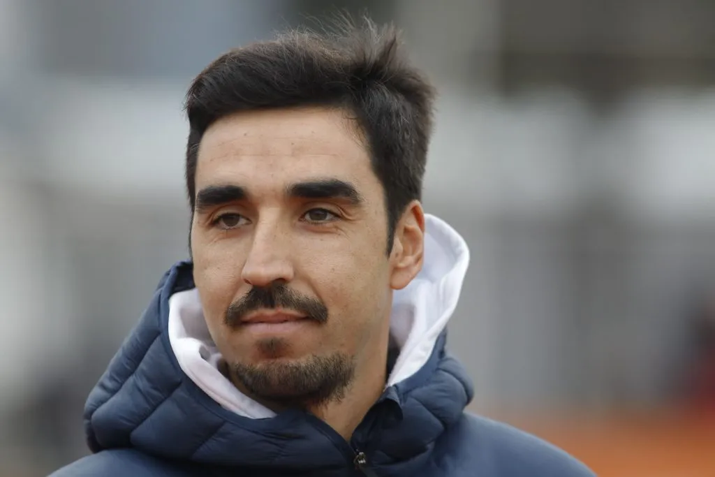 A Francisco Meneghini no le gustó que Almirón dirigiera a Colo Colo