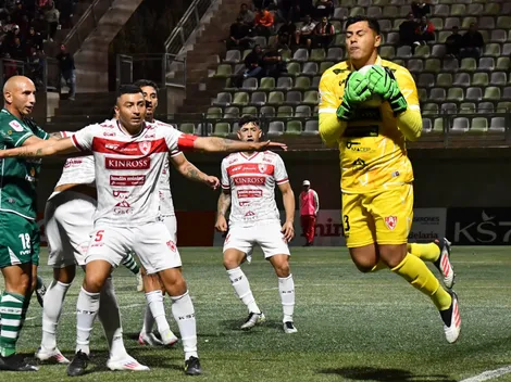 Fue desechado por Almirón en Colo Colo y hoy la rompe en la Primera B