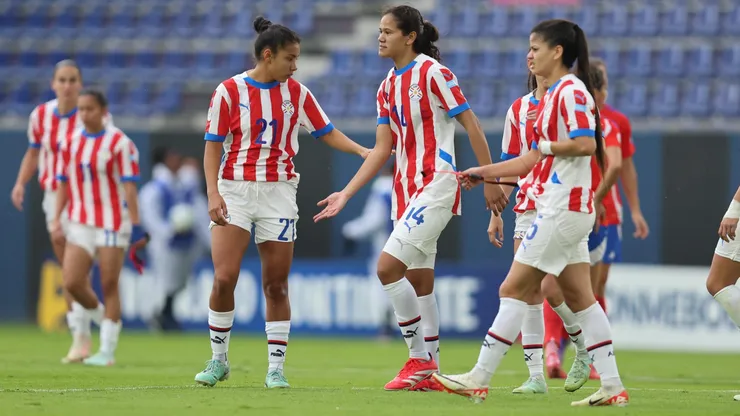 Dahiana Bogarín jugó un partidazo ante La Roja Femenina.