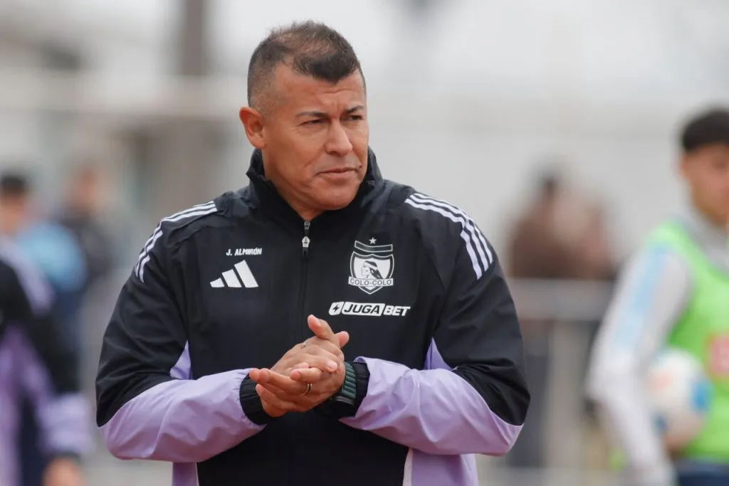 Alfredo Stöhwing respalda a Jorge Almirón en Colo Colo. Imagen: Jorge&nbsp;Loyola/Photosport