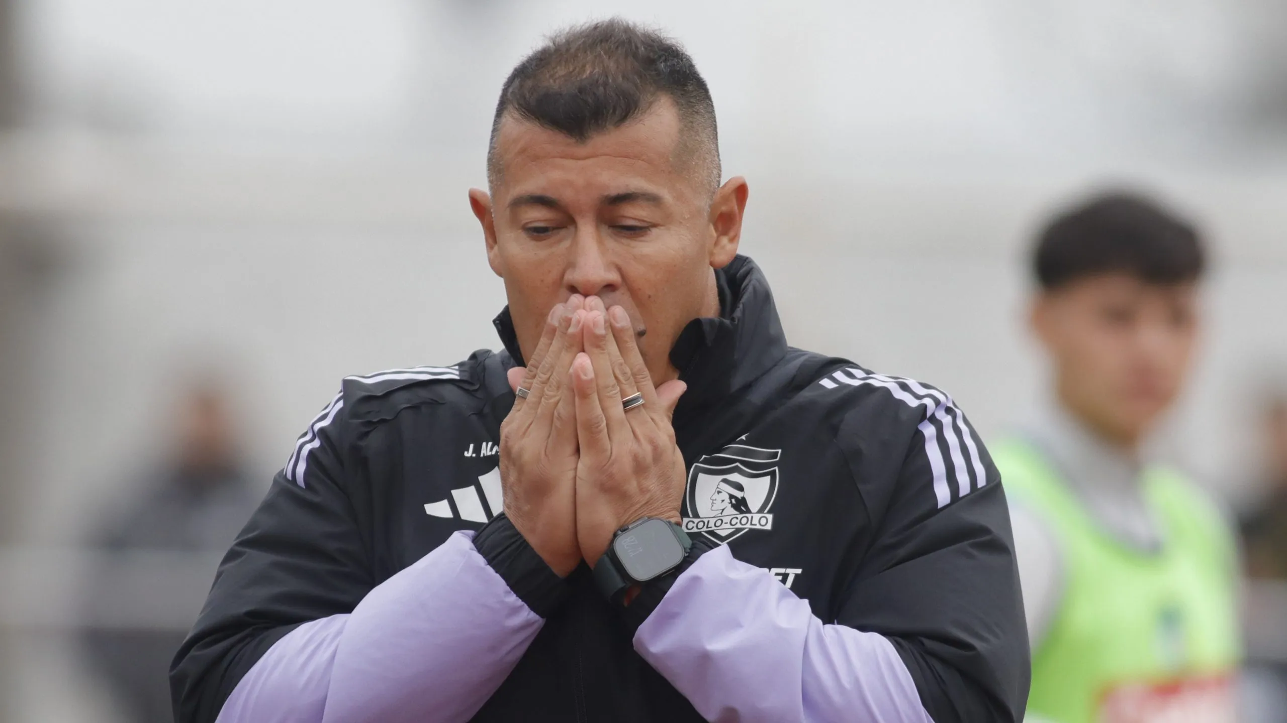 Jorge Almirón estará suspendido por una fecha en Colo Colo