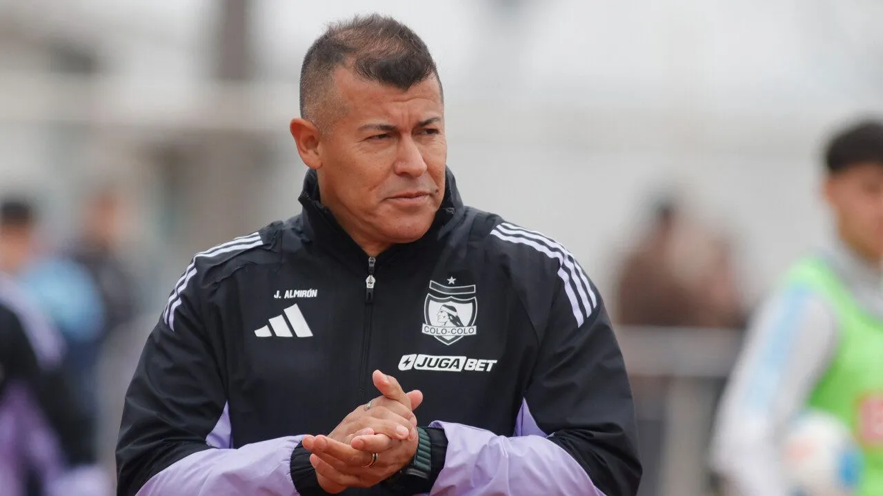Jorge Almirón se refiere a la hipotética remontada de Colo Colo. Imagen: Jorge&nbsp;Loyola/Photosport