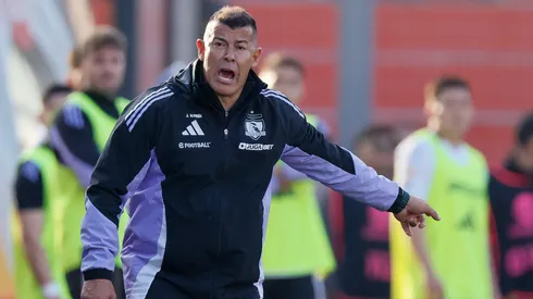 Jorge Almirón y la posible remontada de Colo Colo en la Liga de Primera 2025.