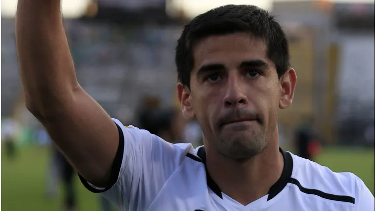 Julio Barroso con la camiseta de Colo Colo.