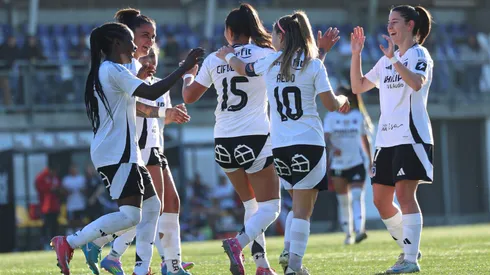 Las Albas golearon en su regreso al fútbol chileno.