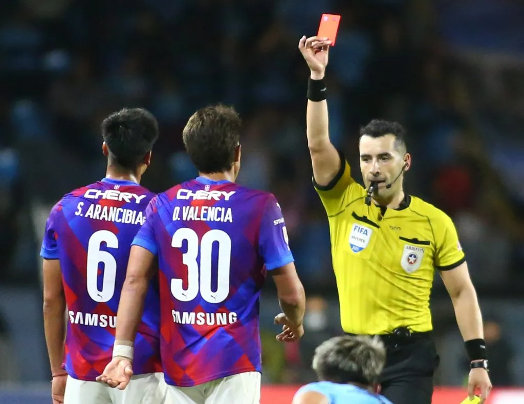 Sebastián Arancibia vio la roja en el empate ante Deportes Iquique. Foto: Photosport.