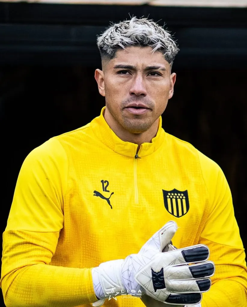 Brayan Cortés en el calentamiento previo. (Foto: ligaaufuruguaya)