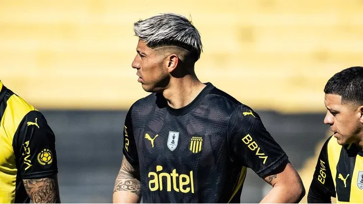 Prensa uruguaya reacciona al partido de Cortés en Peñarol vs Nacional.