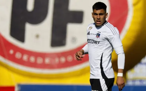 Nicolás Suárez empieza a ganar espacio en Colo Colo.