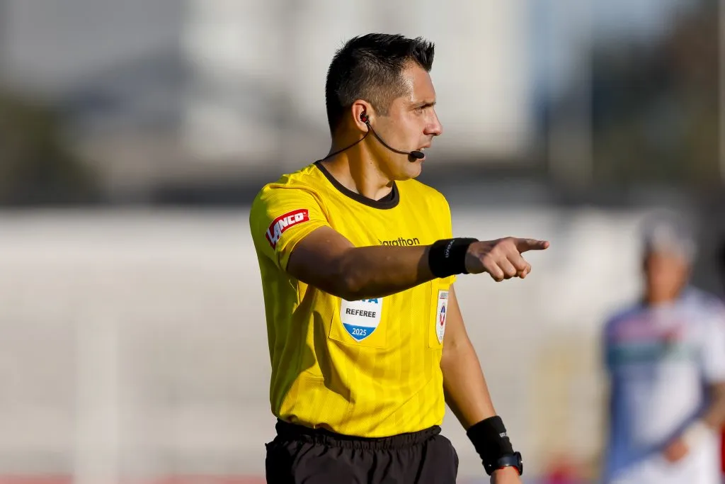 Cristián Garay en el partido disputado en La Cisterna. (Foto: Photosport)