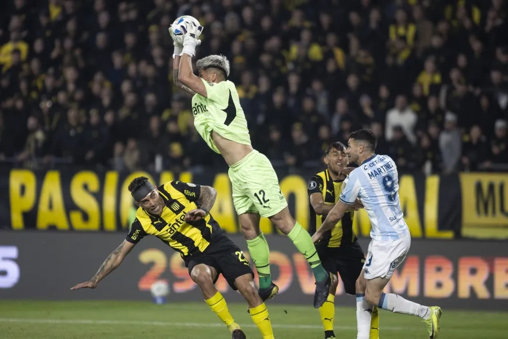 Brayan Cortés fue muy bien evaluado en Peñarol