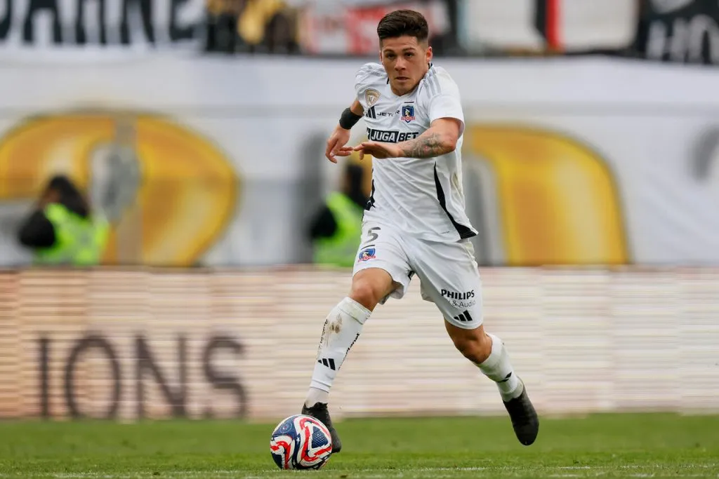 Víctor Felipe Méndez sería el gran perjudicado en la formación de Colo Colo. Imagen: Andres Pina/Photosport
