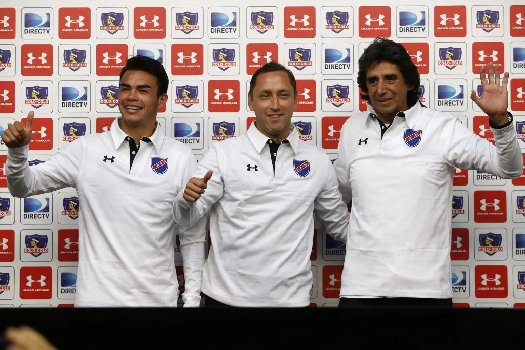 El DT en el lanzamiento de la camiseta conmemorativa al Aniversario 92. (Foto: Photosport)