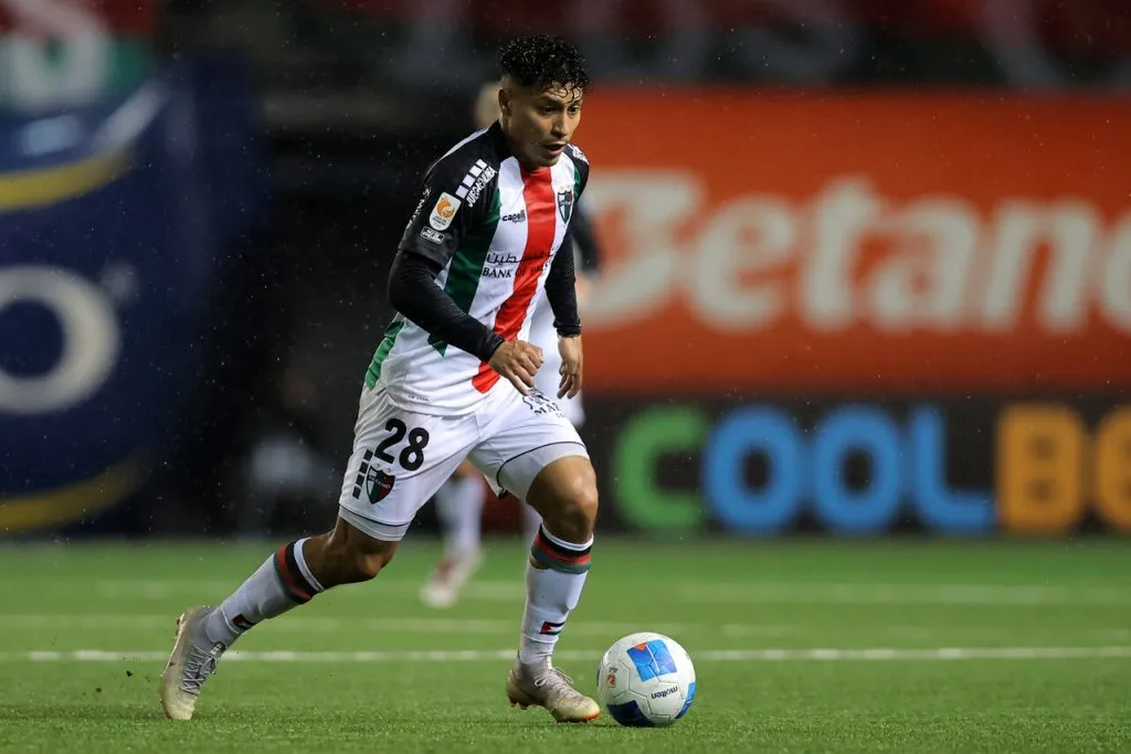 Dilan Zúñiga será una de las bajas que tenrá Palestino.  Imagen: Javier Torres/Photosport