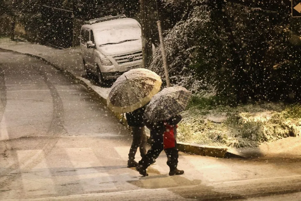 La nieve se hizo presente en algunas comunas de Santiago. (Foto: Aton Chile)