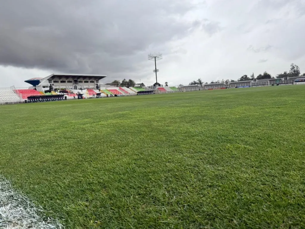 Así está la cancha del Municipal de La Cisterna. (Foto: DaleAlbo)