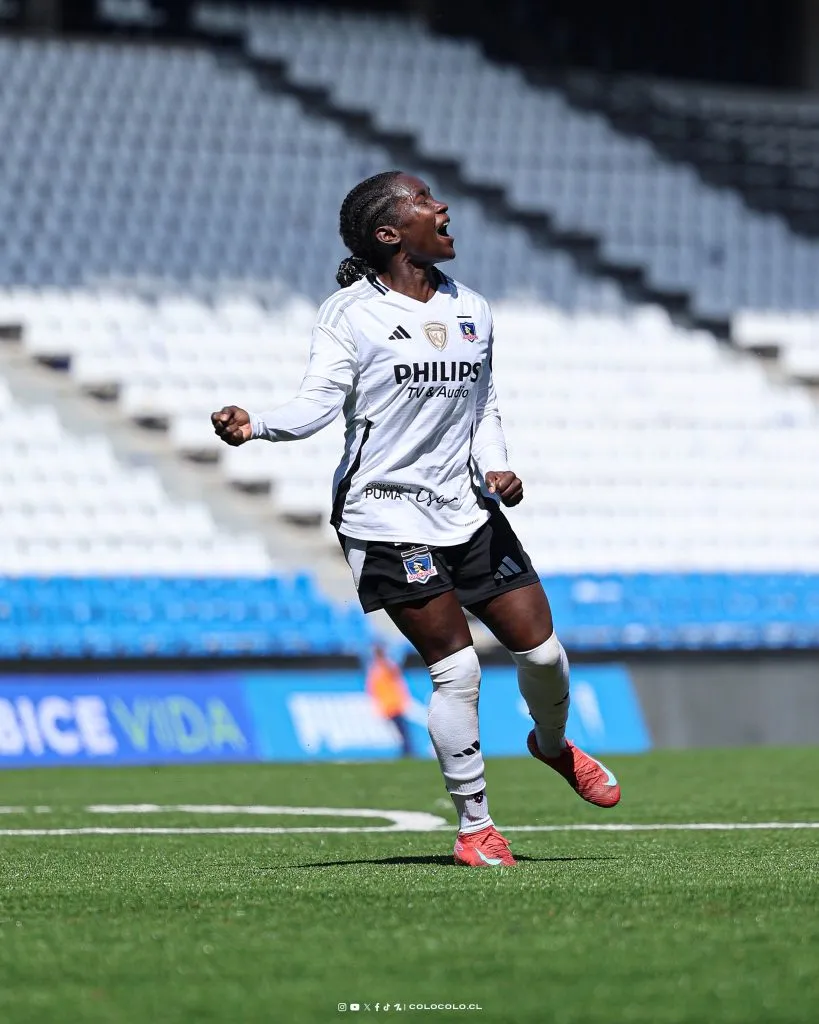 Mary Valencia le dio al triunfo a las Albas en el Claro Arena. (Foto: @ColoColoFem)