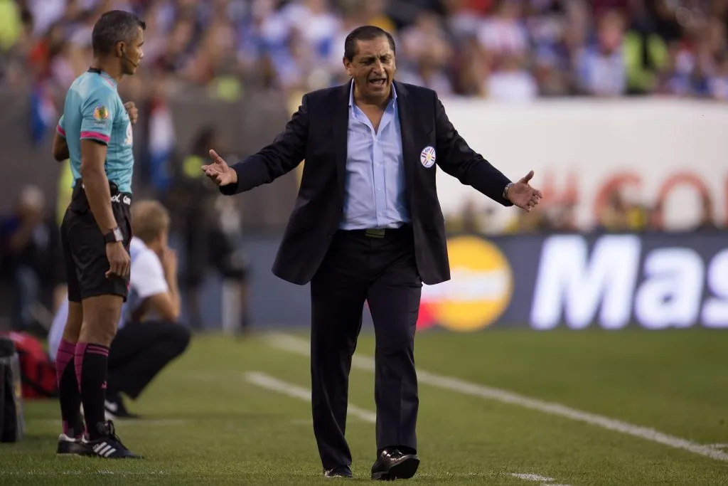 Ramón Díaz también dirigió a la selección de Paraguay. ¿Será opción en Colo Colo?