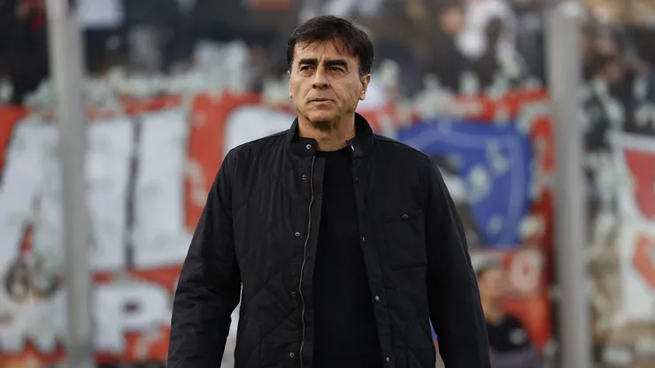 Gustavo Quinteros tiene prácticamente lista su llegada a Independiente. | Imagen: Photosport.