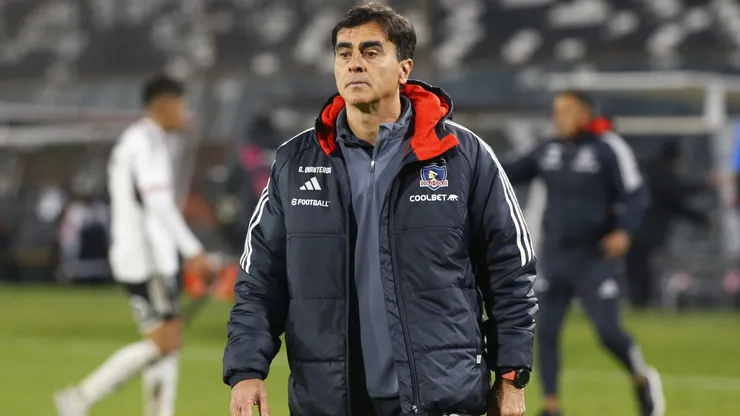 Gustavo Quinteros pone a Vélez por sobre Colo Colo. | Imagen: Photosport.