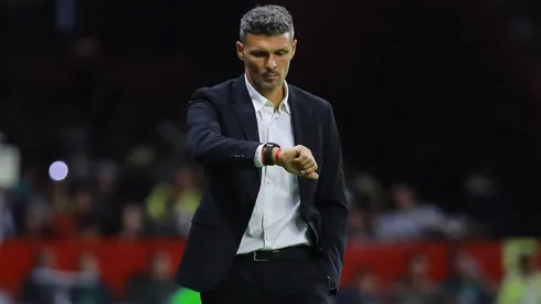 Fernando Ortiz se acerca a Colo Colo.