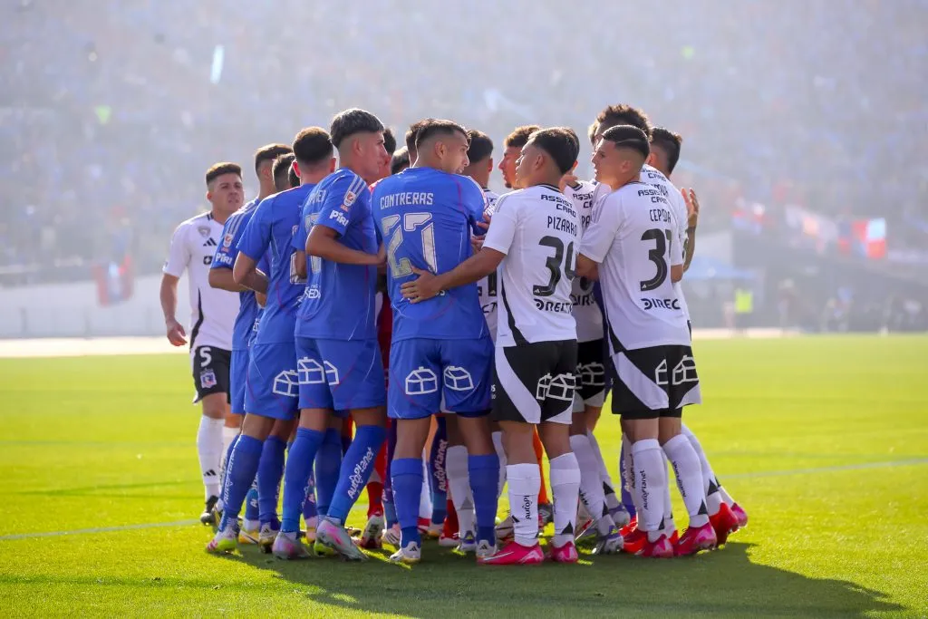 Colo Colo y Universidad de Chile en el Superclásico del primer semestre. (Foto: Photosport)