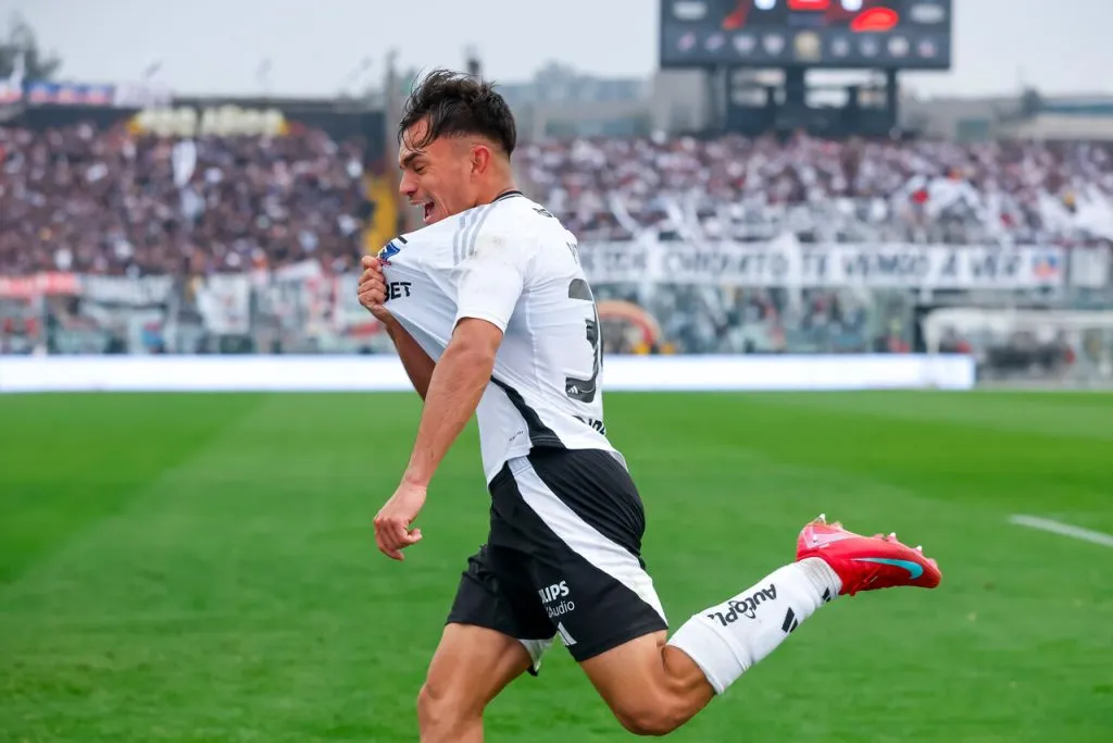 Vicente Pizarro le permitió a Colo Colo quedarse con el Superclásico ante la U. Imagen: Pepe Alvujar/Photosport