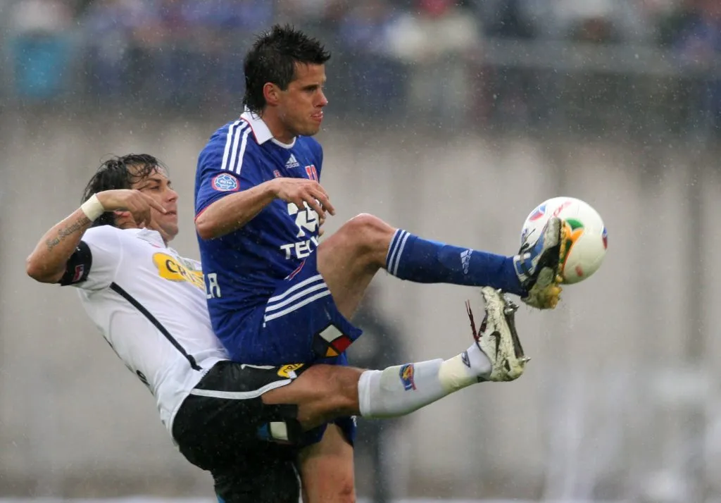 Diego Rivarola enfrentando a Arturo Sanhueza. (Foto: Photosport)