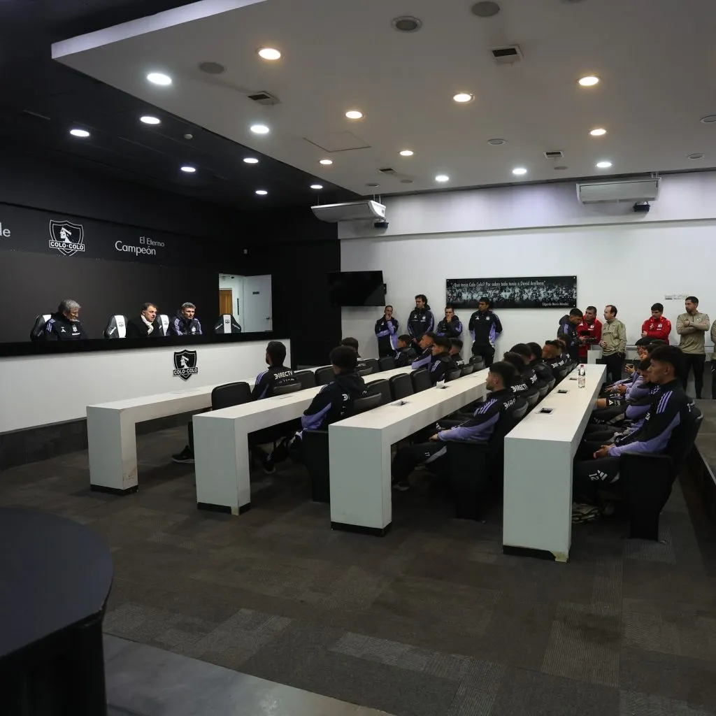 Ortiz se presentó ante los jugadores de Colo Colo en la sala de prensa | Foto: Colo Colo