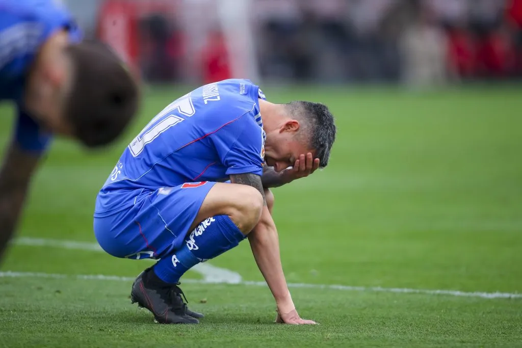 Charles Aránguiz no ha podido ganar en el Monumental a Colo Colo