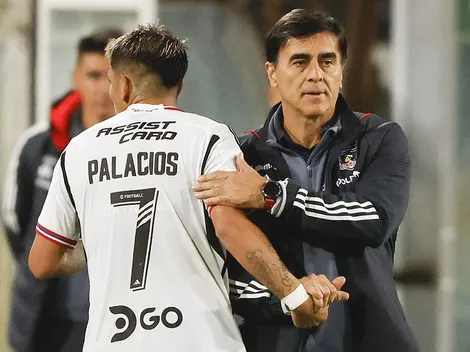 Gustavo Quinteros defiende con todo a Carlos Palacios de fuertes críticas en Argentina