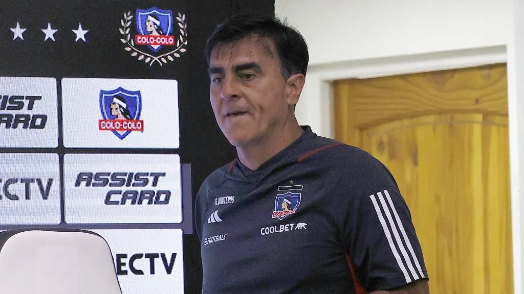 Gustavo Quinteros pone a Vélez por sobre Colo Colo.