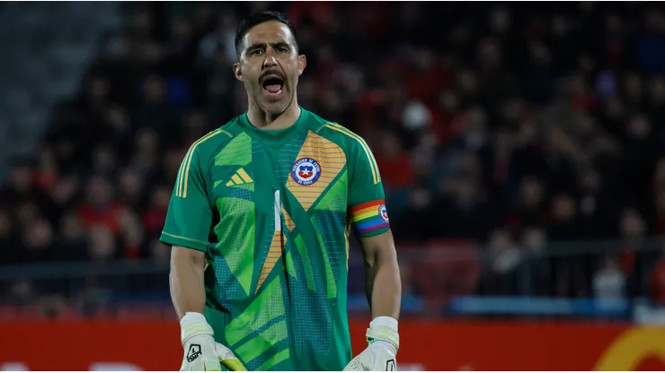 Claudio Bravo da su opinión sobre el futuro DT de Chile y no descarta volver en alguna función