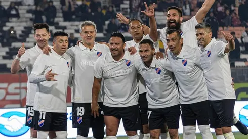 Colo Colo derrota a Alianza Lima y se queda con el duelo de leyendas