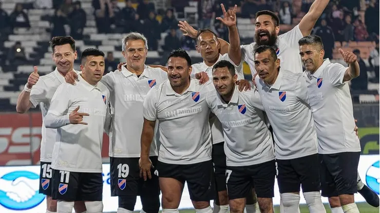 Colo Colo derrota a Alianza Lima y se queda con el duelo de leyendas
