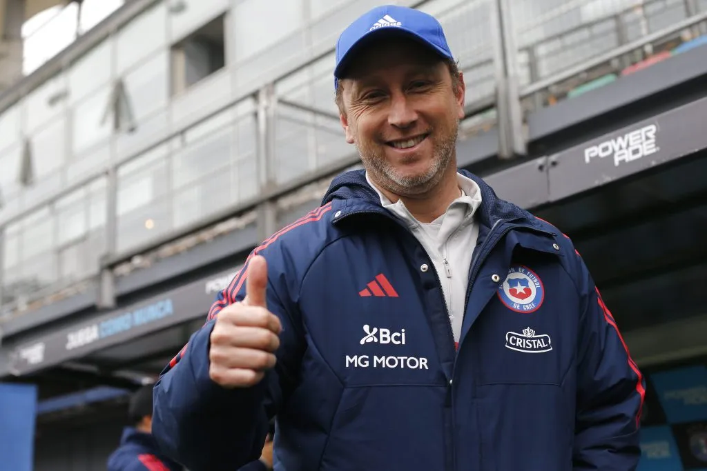 Luis Mena, entrenador de la Roja femenina. (Foto: Photosport)