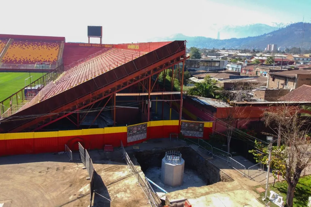 Los trabajos en el Estadio Santa Laura previo al Colo Colo vs U se siguen desarrollando. Imagen: Dragomir Yankovic/Photosport
