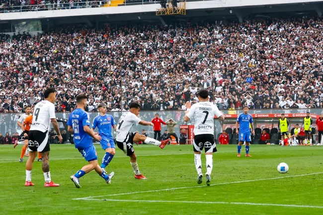 Las señales de que se disputará la Supercopa entre Colo Colo y la U. Imagen: Pepe Alvujar/Photosport