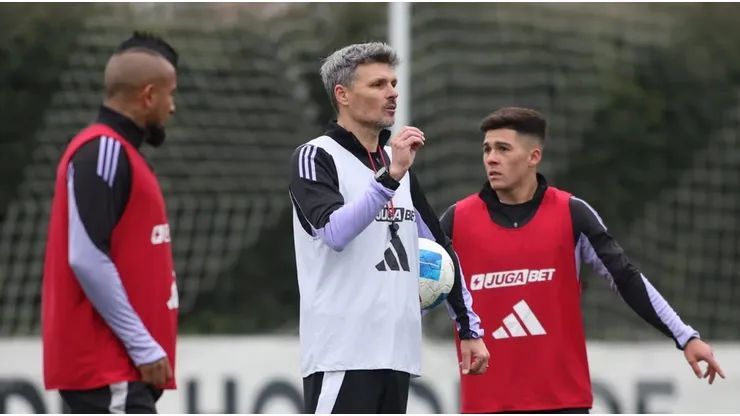 Fernando Ortiz debe armar su primer once en Colo Colo. | Imagen: Colo Colo.