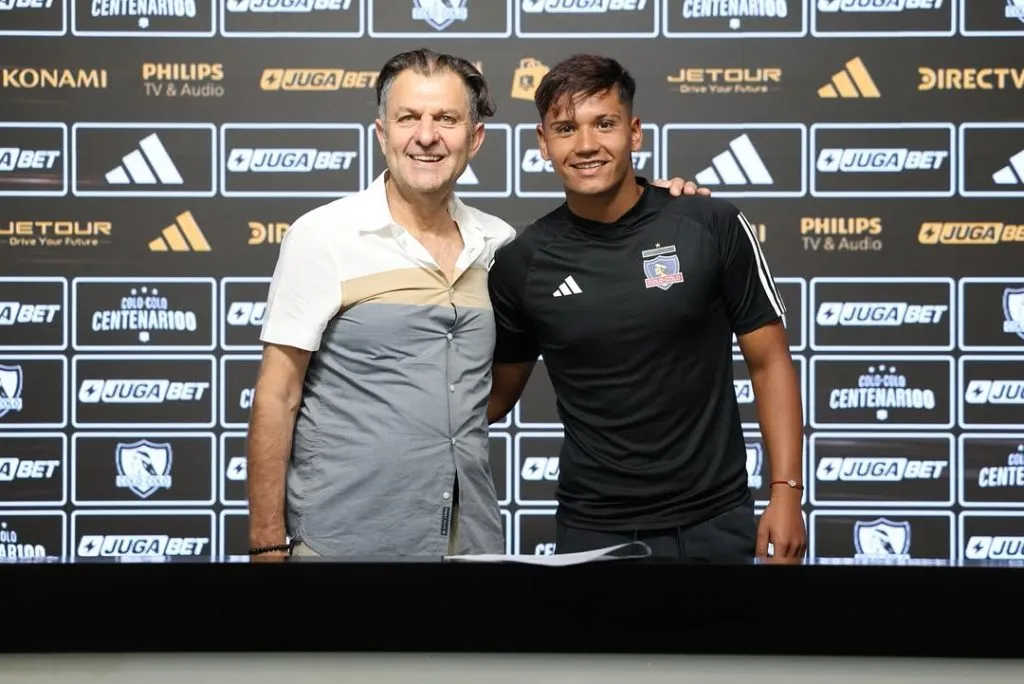 Jerall Astudillo firmó su primer contrato con Colo Colo.