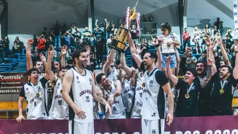 José Ignacio Collao (a la derecha, levantando la copa), era uno de los baluartes de la rama cestera Alba.