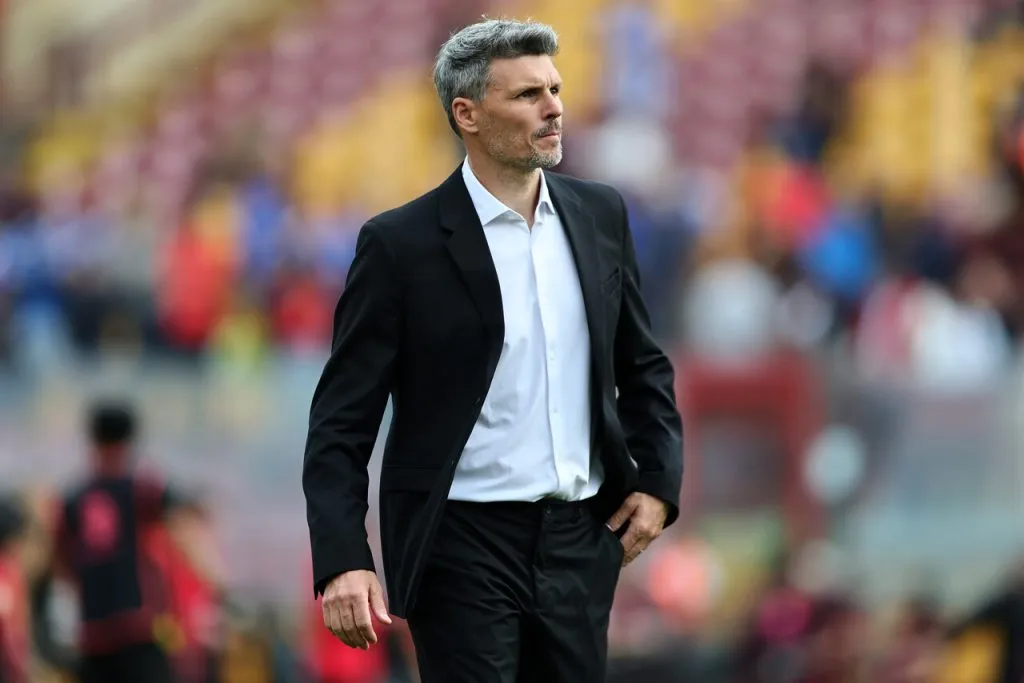 Gonzalo Jara aconsejó a Fernando Ortiz en Colo Colo.Imagen: Javier Torres/Photosport